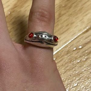 Frog ring